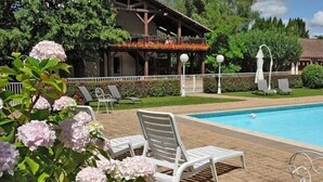 Seasonal outdoor pool - Hôtel - Restaurant La Chaumière (Dole)