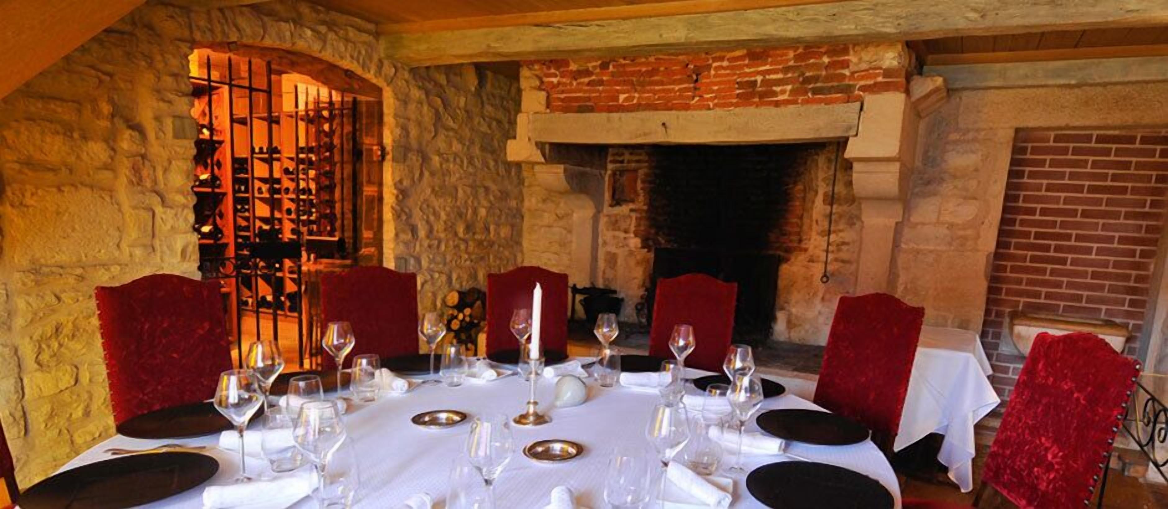 Déjeuner et dîner servis sur place, spécialités Cuisine française