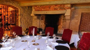 Lunch and dinner served - Hôtel - Restaurant La Chaumière (Dole)