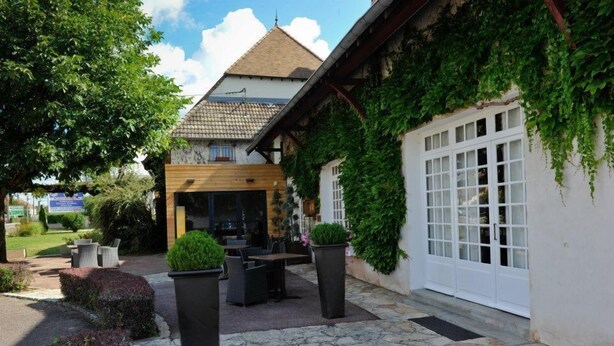 Lunch and dinner served - Hôtel - Restaurant La Chaumière (Dole)