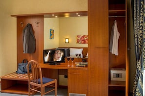 1 bedroom, premium bedding, pillowtop beds, in-room safe - Hotel Jonico (Rome)