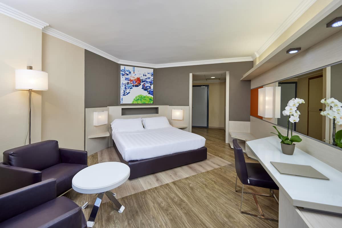 superior double room | 1 bedroom, minibar, in-room safe, desk