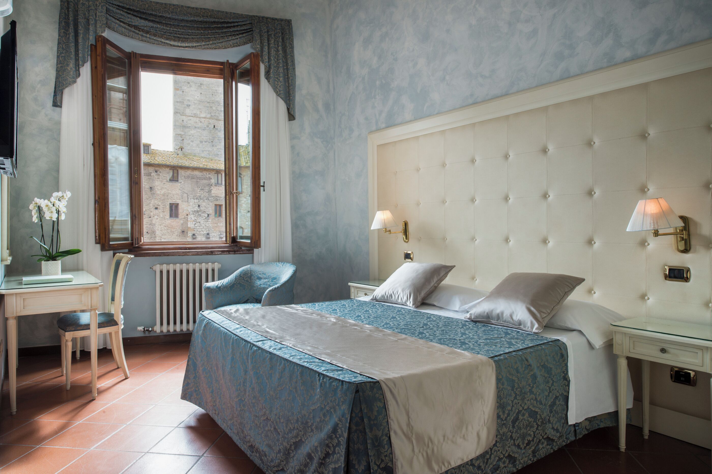 standard double or twin room, city view | 1 bedroom, minibar, in-room safe, desk