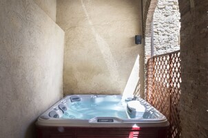 Bañera de hidromasaje interior