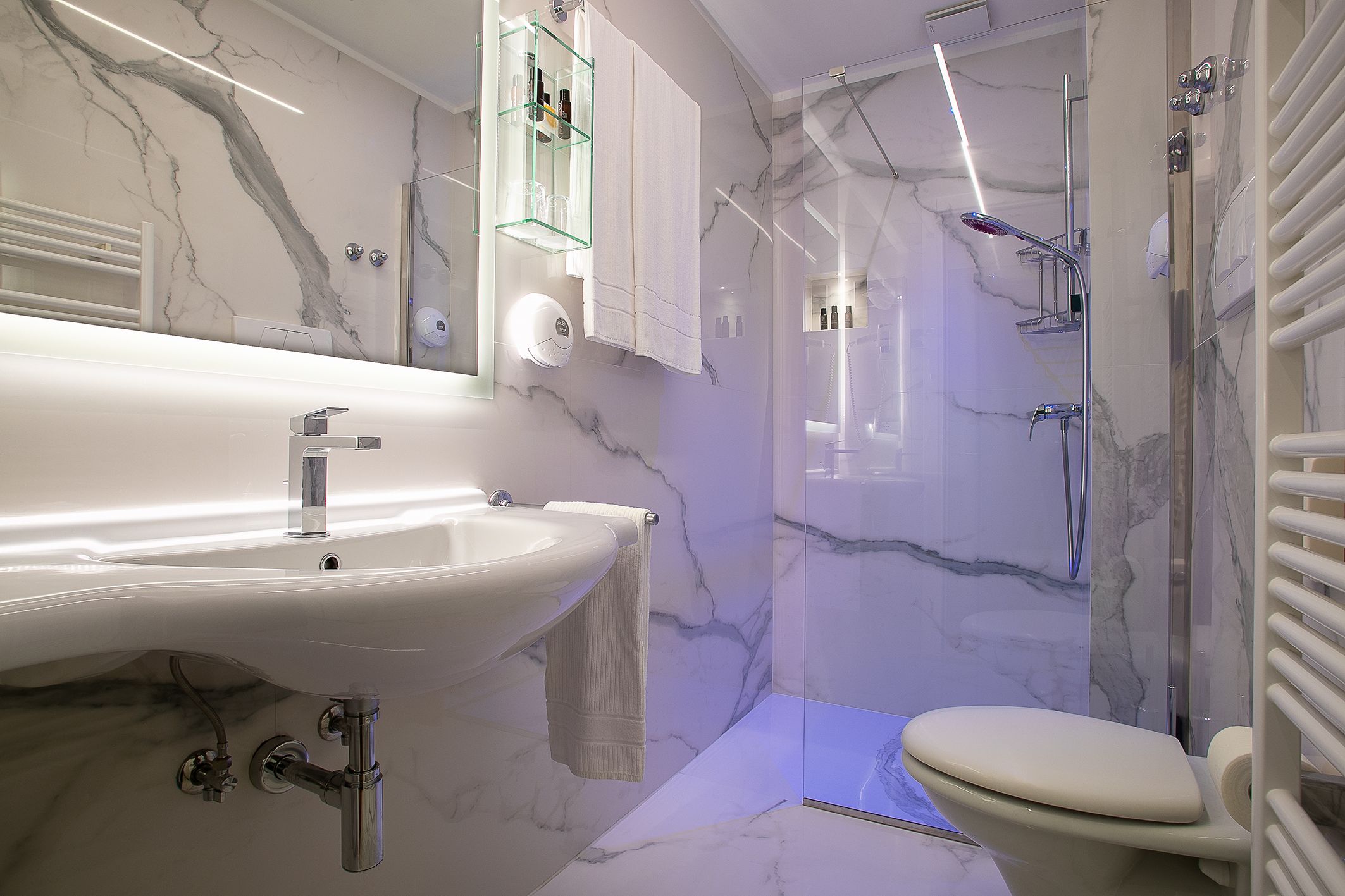 superior double or twin room | bathroom | shower, free toiletries, hair dryer, towels