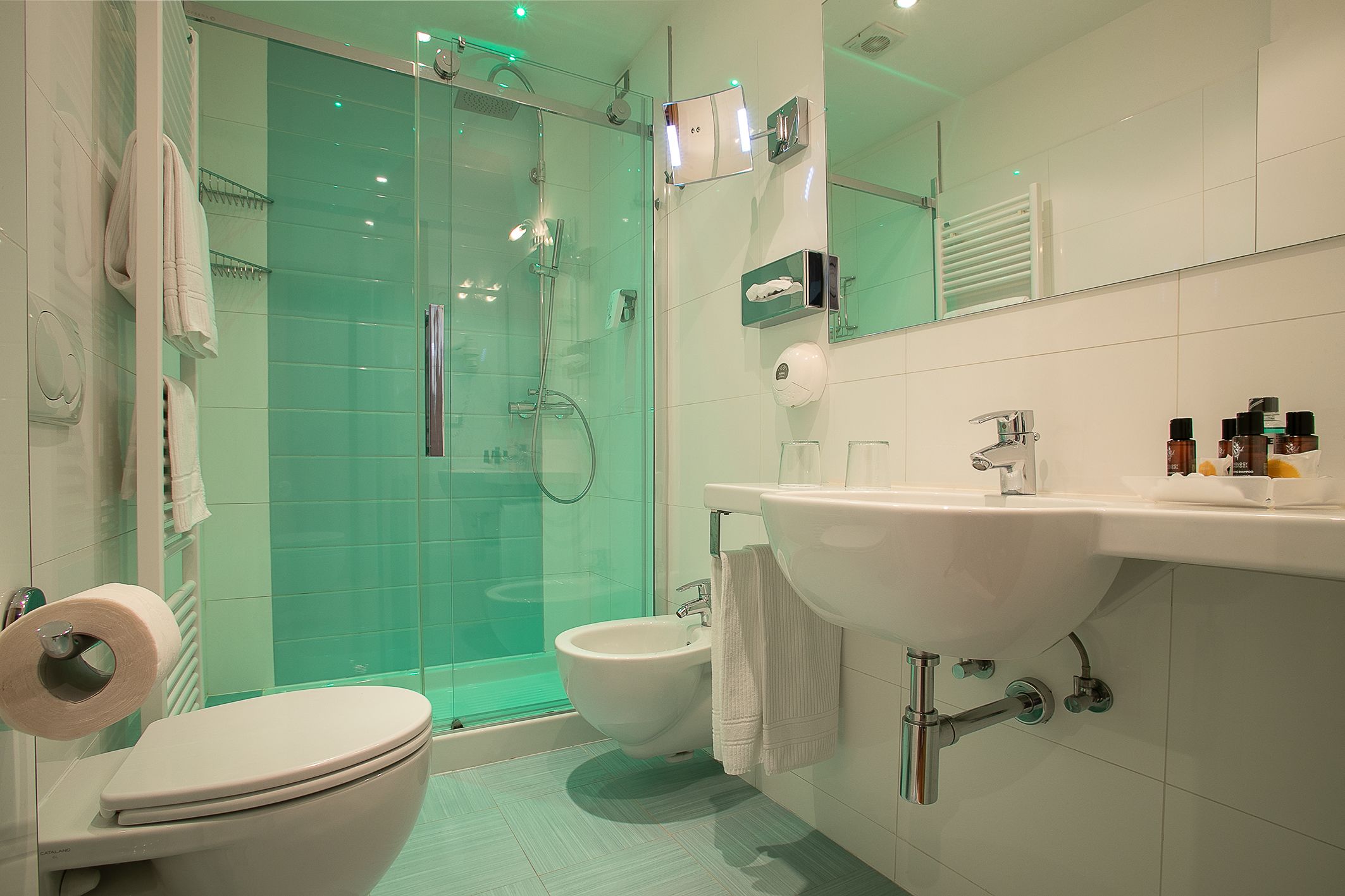 deluxe double room | in-room safe, desk, soundproofing, free wifi