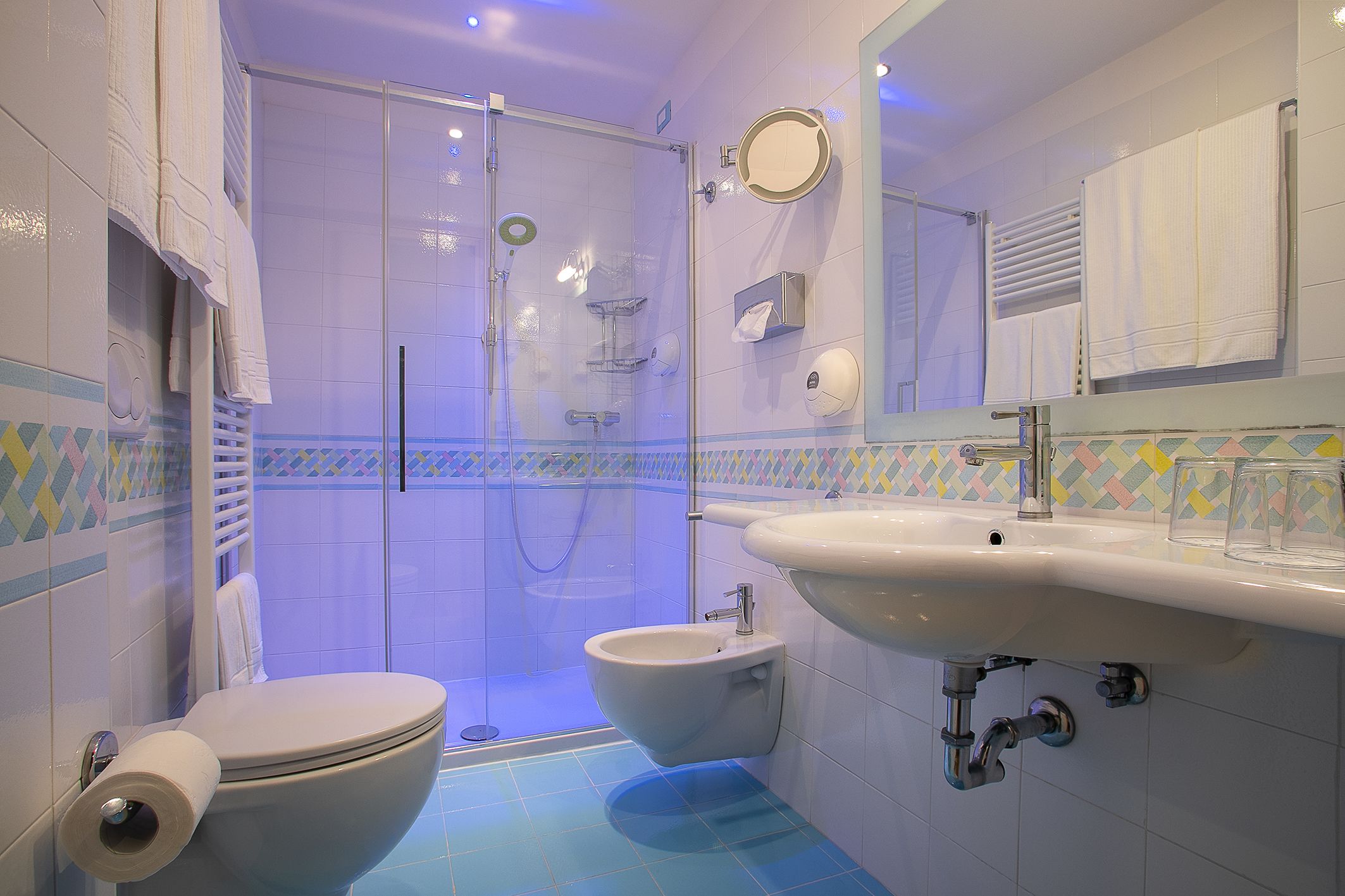 deluxe double room | in-room safe, desk, soundproofing, free wifi