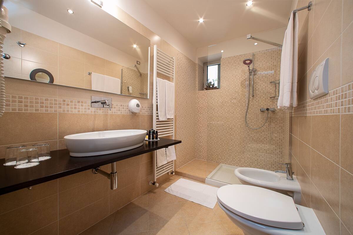 deluxe double room | in-room safe, desk, soundproofing, free wifi