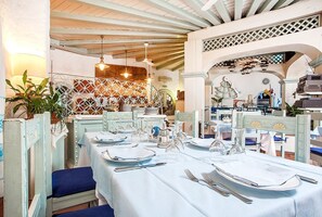 Breakfast, lunch, dinner served; Italian cuisine 