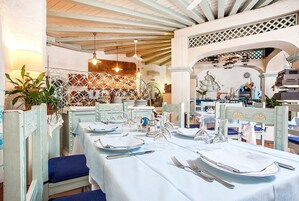 Breakfast, lunch, dinner served; Italian cuisine 