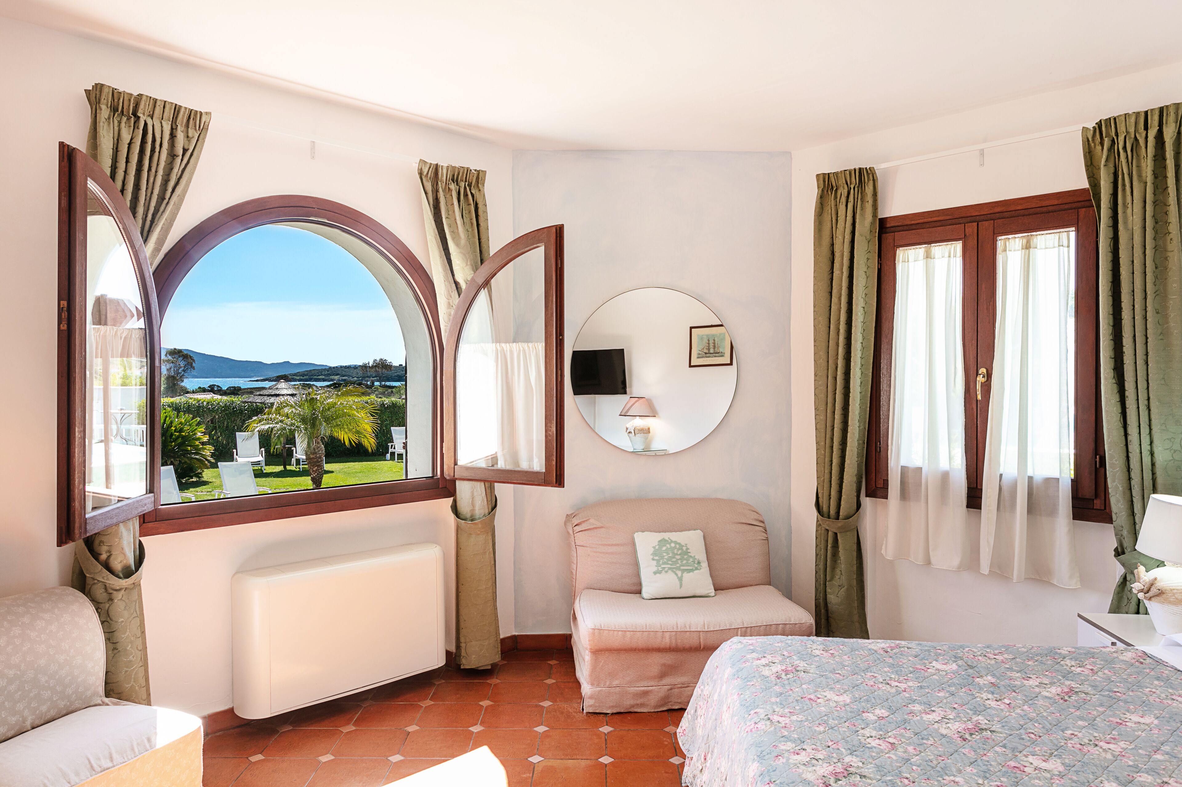 classic double room, sea view | 1 bedroom, minibar, in-room safe, desk