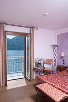Habitación doble, balcón, vistas al lago | Ropa de cama hipoalergénica, edredones de plumas, minibar y caja fuerte