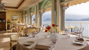 Breakfast, lunch, dinner served; Italian cuisine