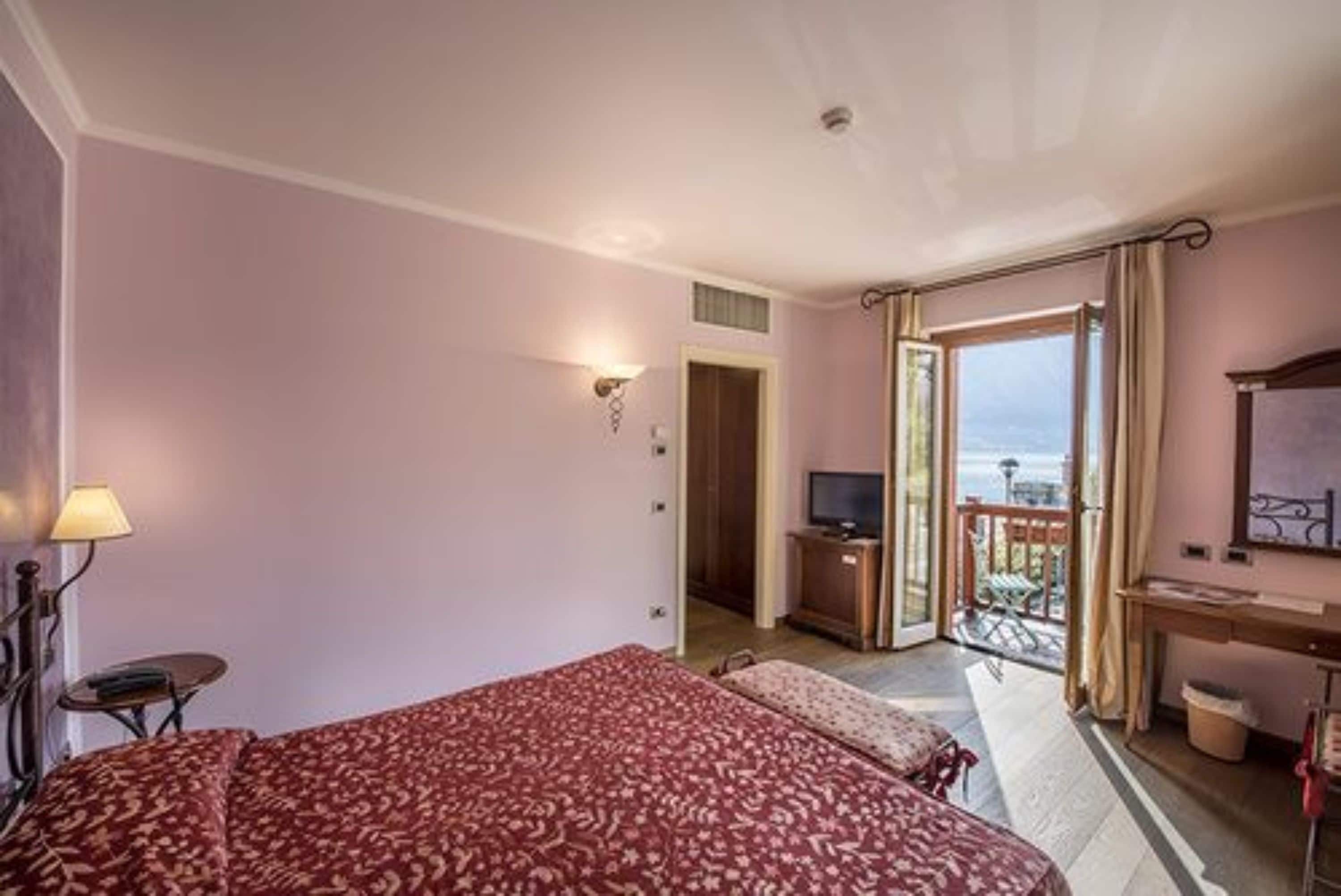 double room, partial lake view | lake view