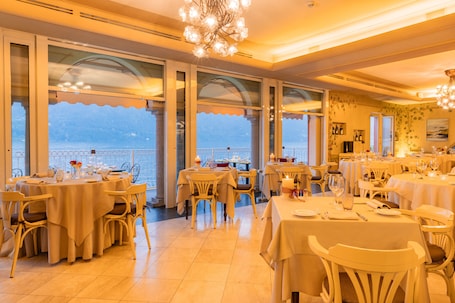 Breakfast, lunch, dinner served; Italian cuisine