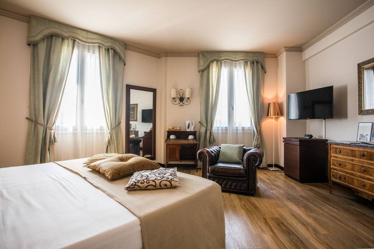 Minibar, in-room safe, desk, soundproofing