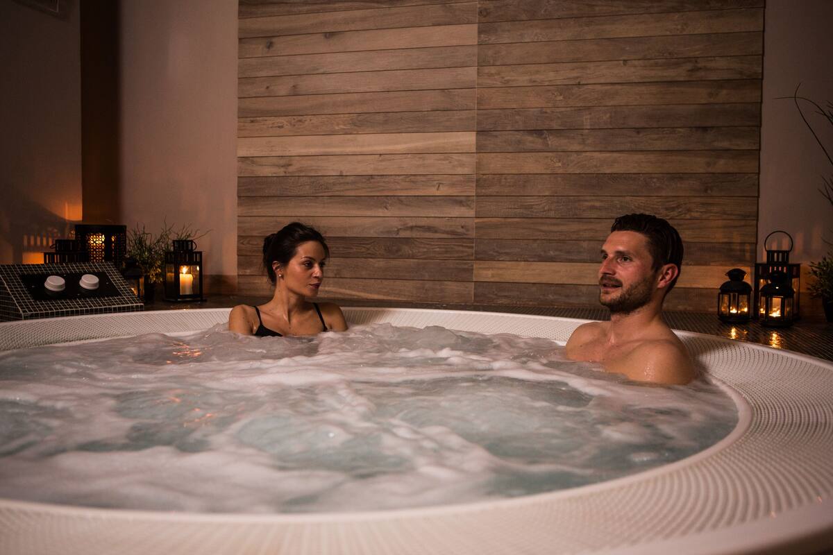 indoor spa tub