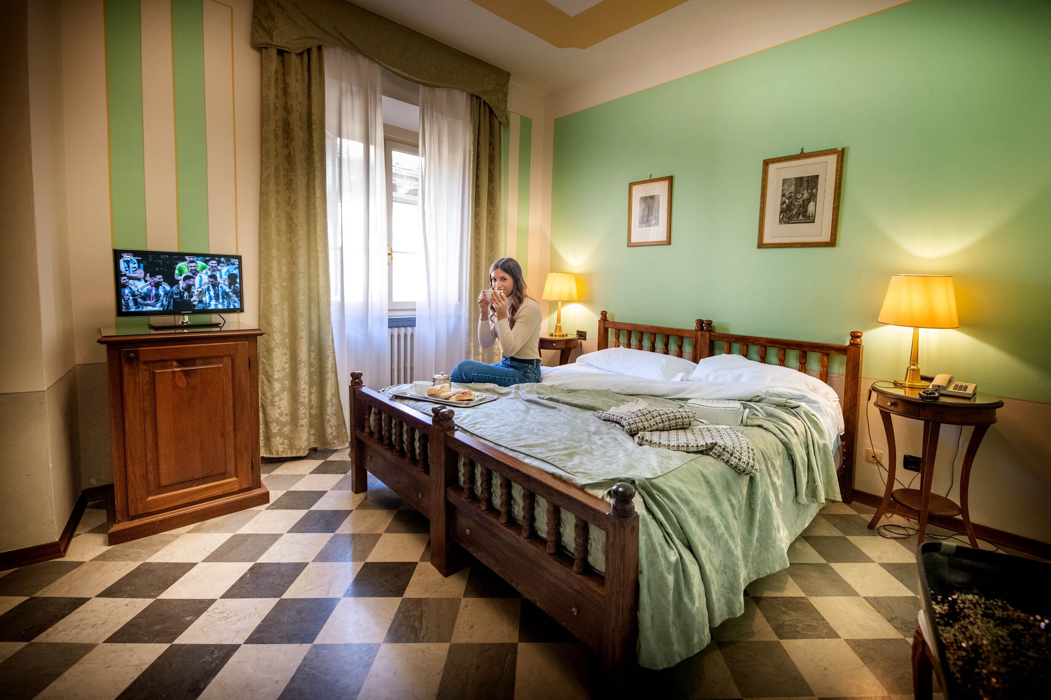 classic triple room, city view | down duvets, memory-foam beds, minibar, desk