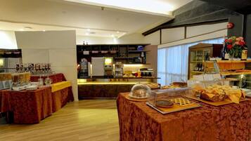 Aperto a pranzo e cena