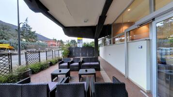 Lunch and dinner served