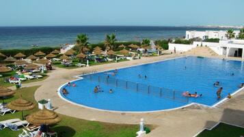 Indoor pool, seasonal outdoor pool, sun loungers