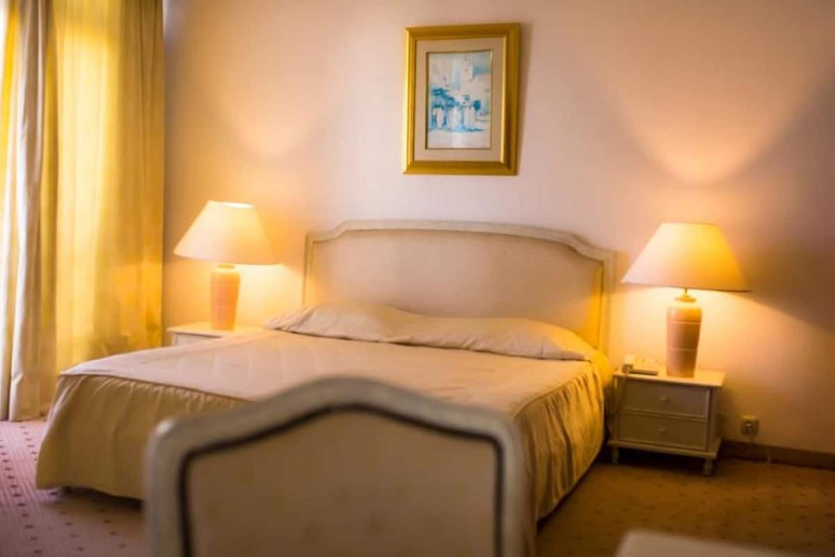 minibar, in-room safe, bed sheets