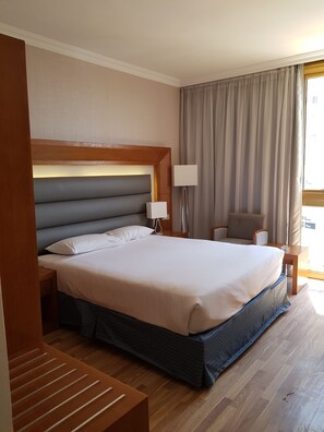 Select Comfort 床、客房内保险箱、折叠床/加床（额外收费）、收费 WiFi