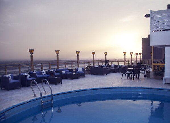 حمام سباحة خارجي