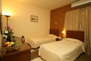 Standard Twin Room | Minibar, in-room safe, soundproofing - Golden Carven Hotel (Cairo)