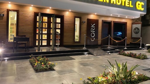 Front of property – evening/night - Golden Carven Hotel (Cairo)