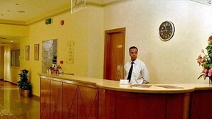 Concierge desk - Golden Carven Hotel (Cairo)