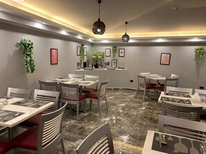 Desayuno bufé gratuito y diario