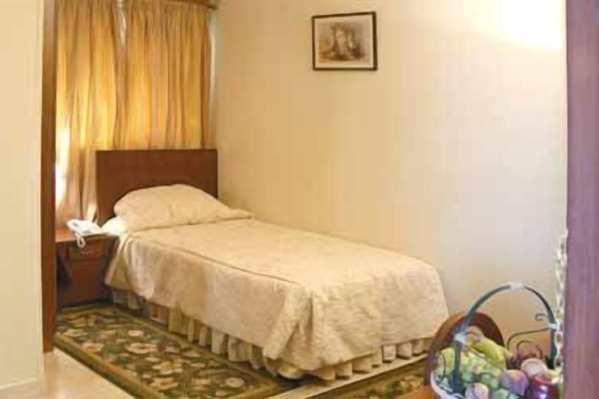 Single Room | Minibar, in-room safe, soundproofing