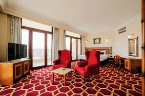 Minibar, caja de seguridad en la habitación y sistema de insonorización 