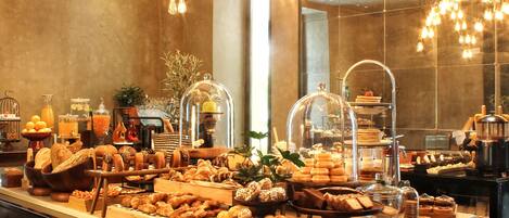 Frühstück und Abendessen