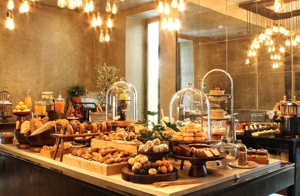 Breakfast and dinner served - Hotel Vincci Soho (Madrid)