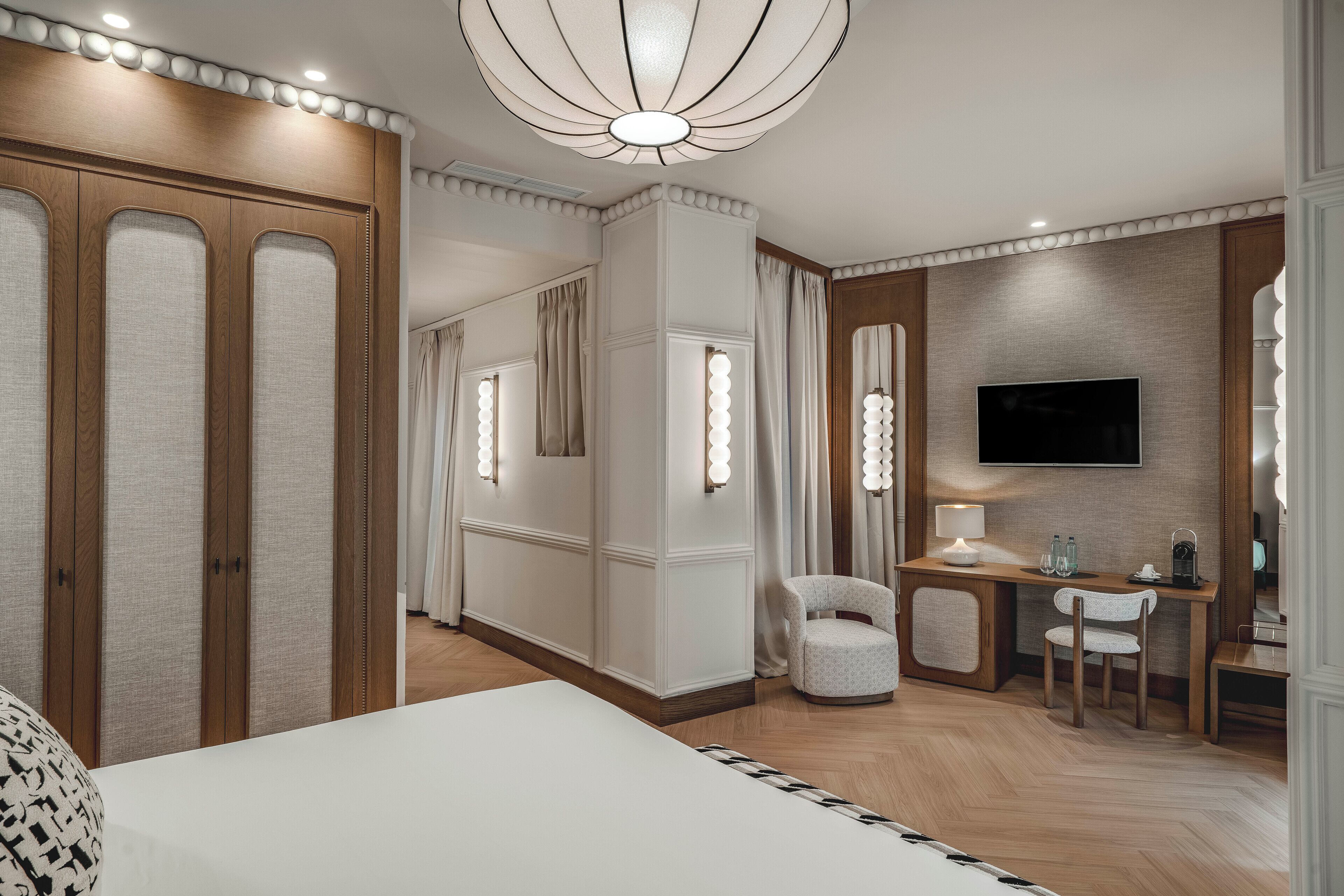 premium bedding, down duvets, minibar, in-room safe