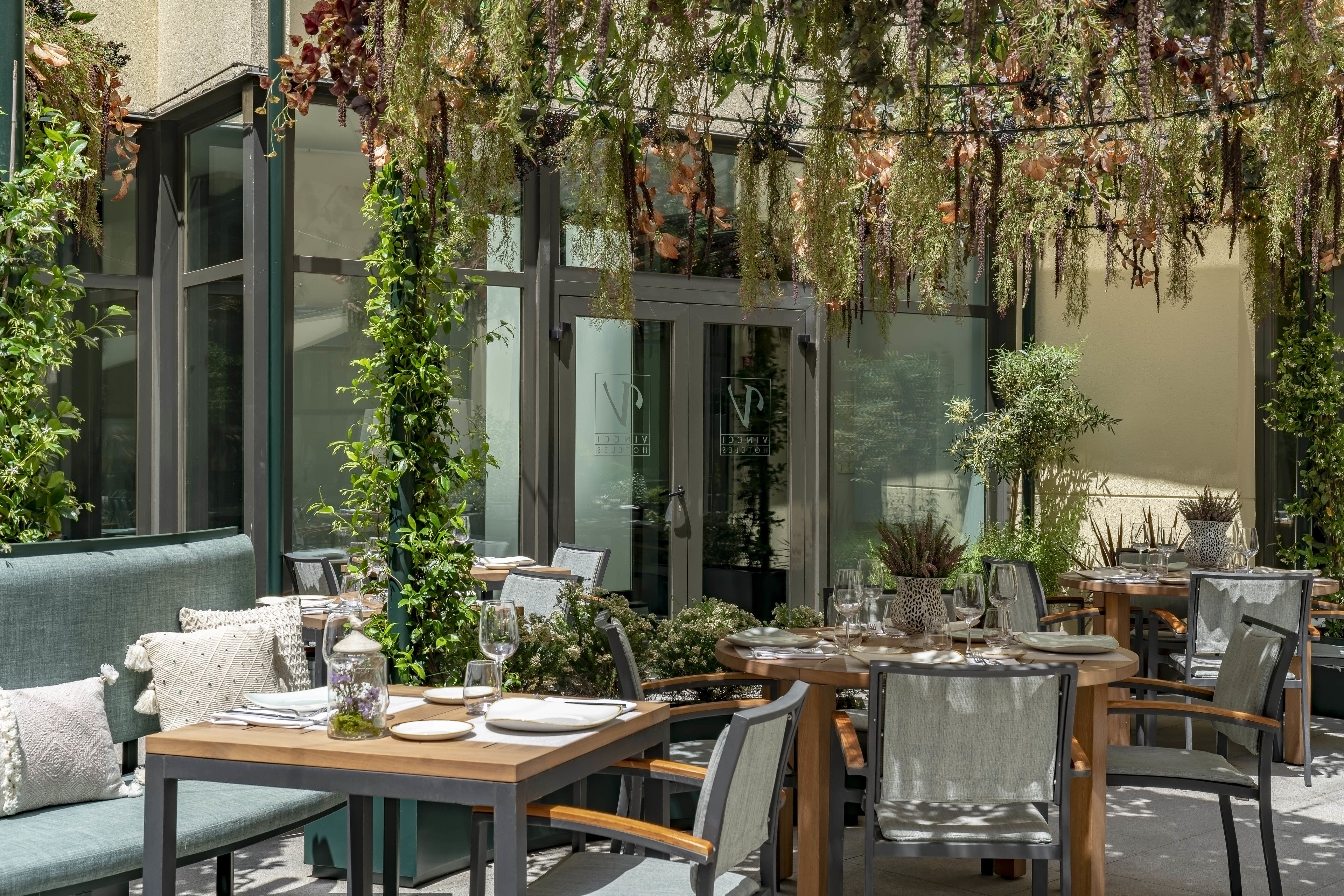 breakfast and dinner served