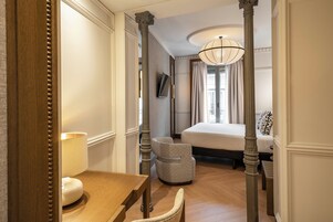 Κλινοσκεπάσματα υψηλής ποιότητας, πουπουλένια παπλώματα, μίνι μπαρ 