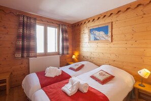 Coffres-forts dans les chambres, fer et planche à repasser