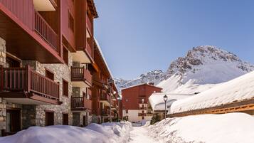 Snow and ski sports