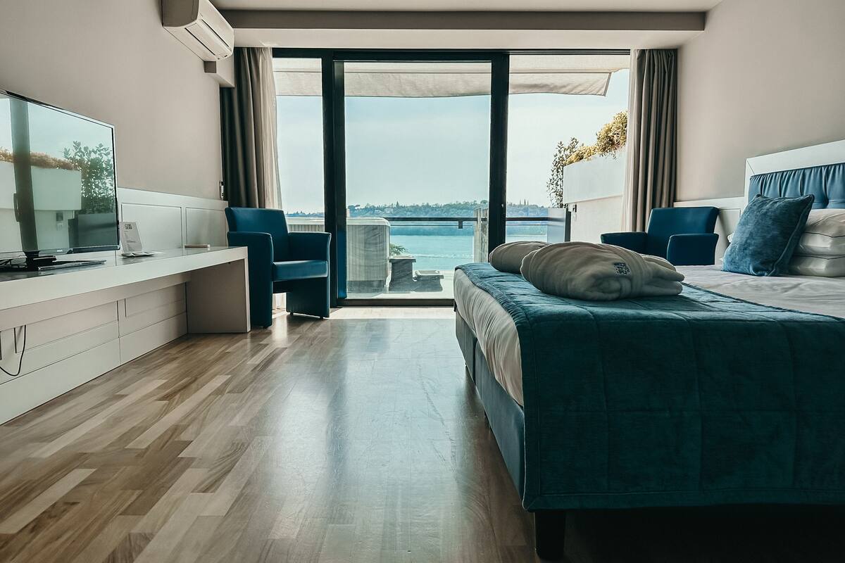 presidential suite | minibar, in-room safe, individually furnished, desk