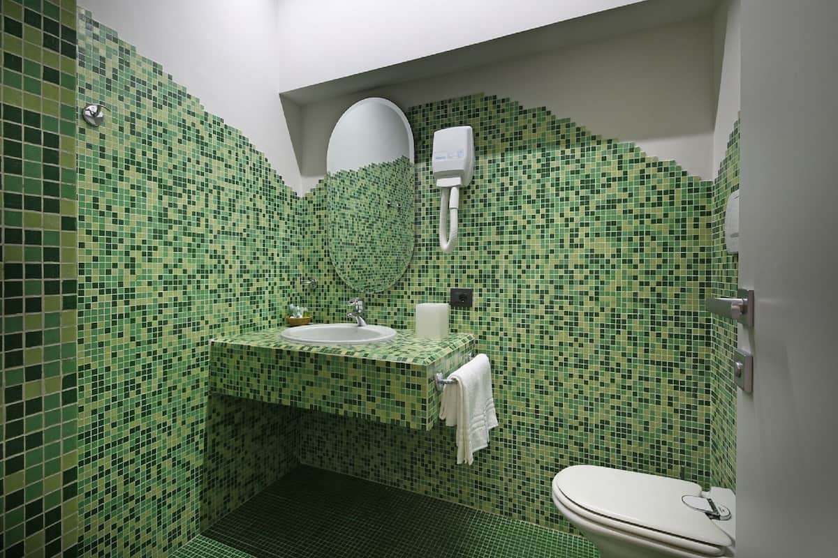 shower, rainfall showerhead, free toiletries, hair dryer