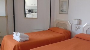 In-room safe, blackout drapes, iron/ironing board, cribs/infant beds - Apartamentos Mediterraneo (Nerja)