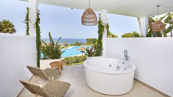 Double Room, Hot Tub, Sea View (Style, 2 adults) | Private spa tub