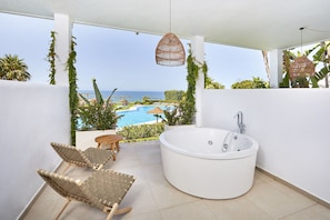 Habitación doble, bañera de hidromasaje, vistas al mar (Style, 2 adults) | Bañera de hidromasaje privada