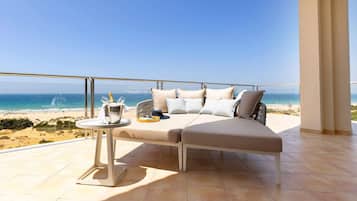 1 chambre, minibar, coffres-forts dans les chambres, bureau
