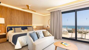 Een minibar, een kluis op de kamer, een bureau, verduisterende gordijnen