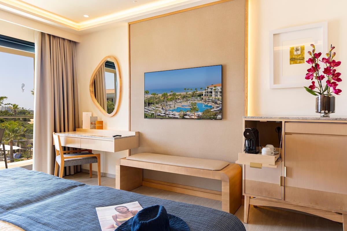 Double Room, Balcony | 1 bedroom, minibar, in-room safe, desk