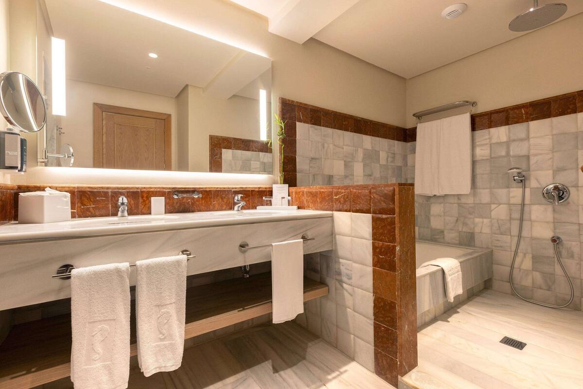 double room, balcony | bathroom | combined shower/bathtub, free toiletries, hair dryer, bathrobes